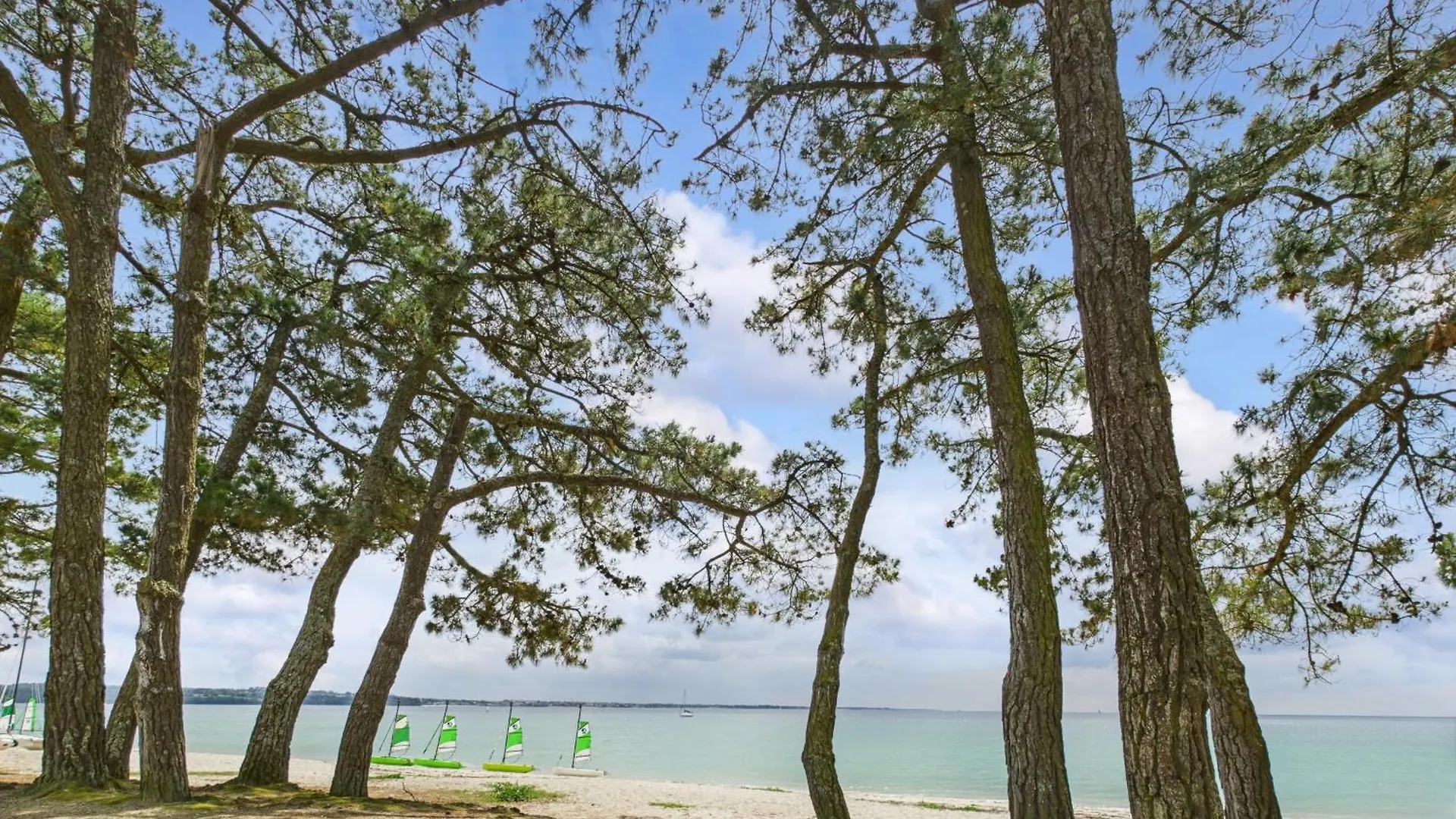 Balcon Vue Mer Et Piscine Pour 4 Personnes Fouesnant 0*,